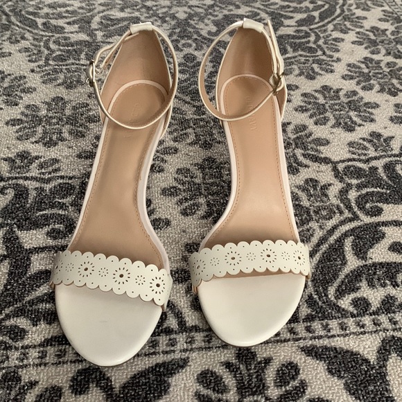 Old Navy Shoes - 🎆Light cream heels size 9🎆